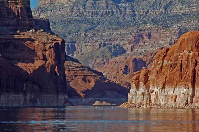 rock formations on lake powell